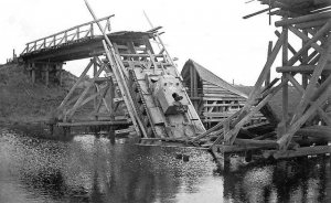 KV-1-Fallen-Through-Bridge-640x394.jpg