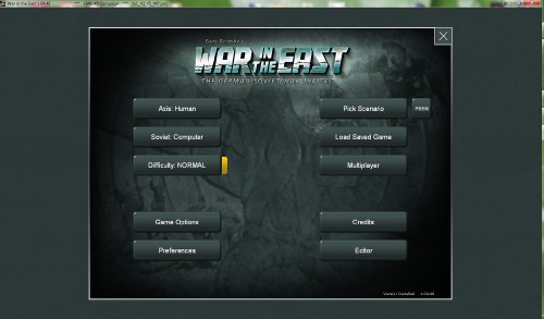 il menu iniziale del gioco, con in evidenza le opzioni principali, fra cui la scelta della fazione e dello scenario.